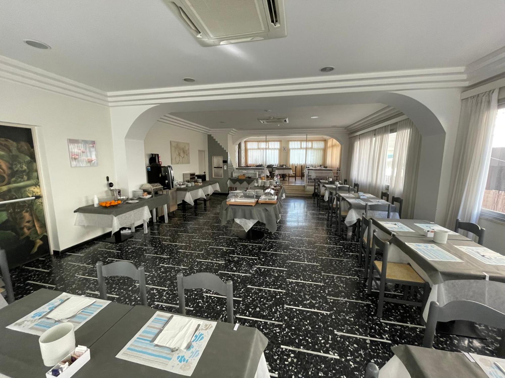 Hotel D'Annunzio Cattolica Bagian luar foto