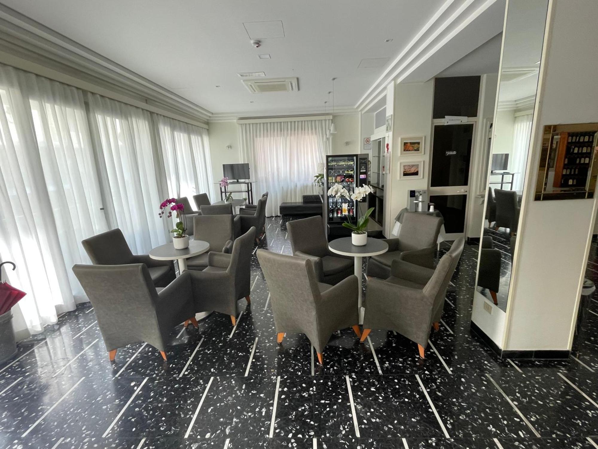 Hotel D'Annunzio Cattolica Bagian luar foto