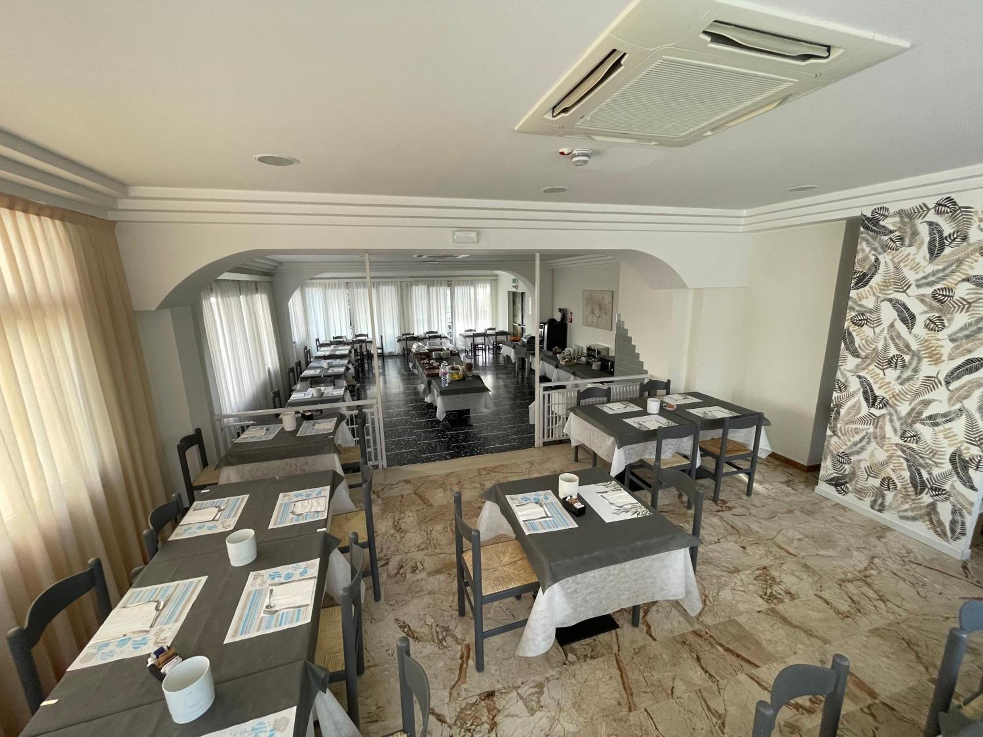 Hotel D'Annunzio Cattolica Bagian luar foto